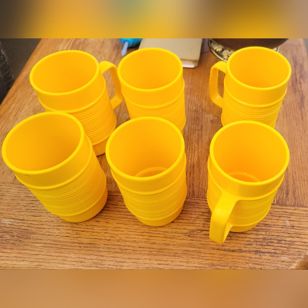 Lot of 6 vintage Rubbermaid Tumbler cups